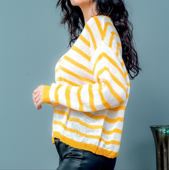 Lemon Twist Sweater - Picture 5 of 5